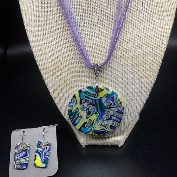 Handmade pendant Necklace and matching earrings - Picture 1 of 1